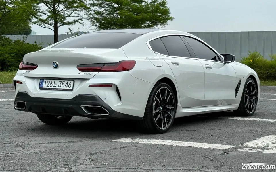 BMW 8 Series M850i xDrive 2023 — миниатюра 2