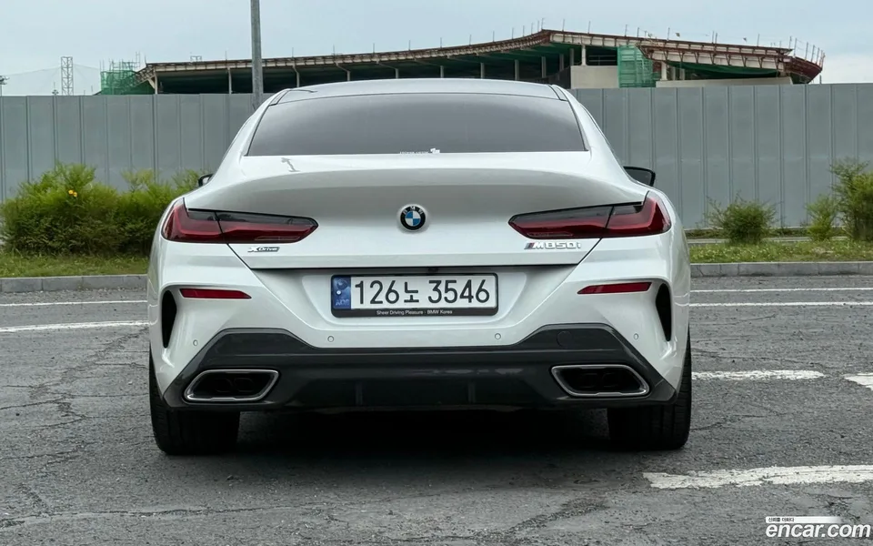 BMW 8 Series M850i xDrive 2023 — миниатюра 4