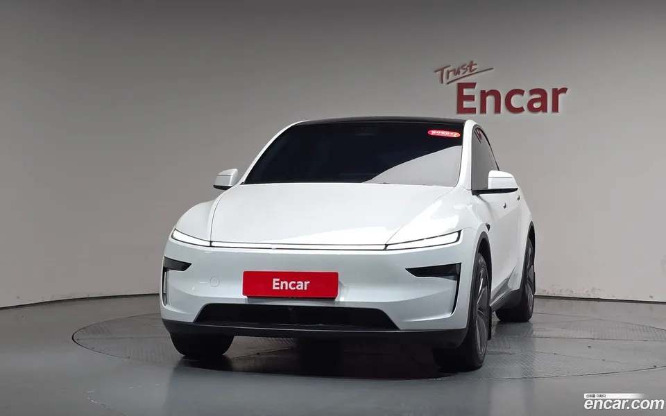 Tesla Model Y AWD 2025 — thumbnail 3
