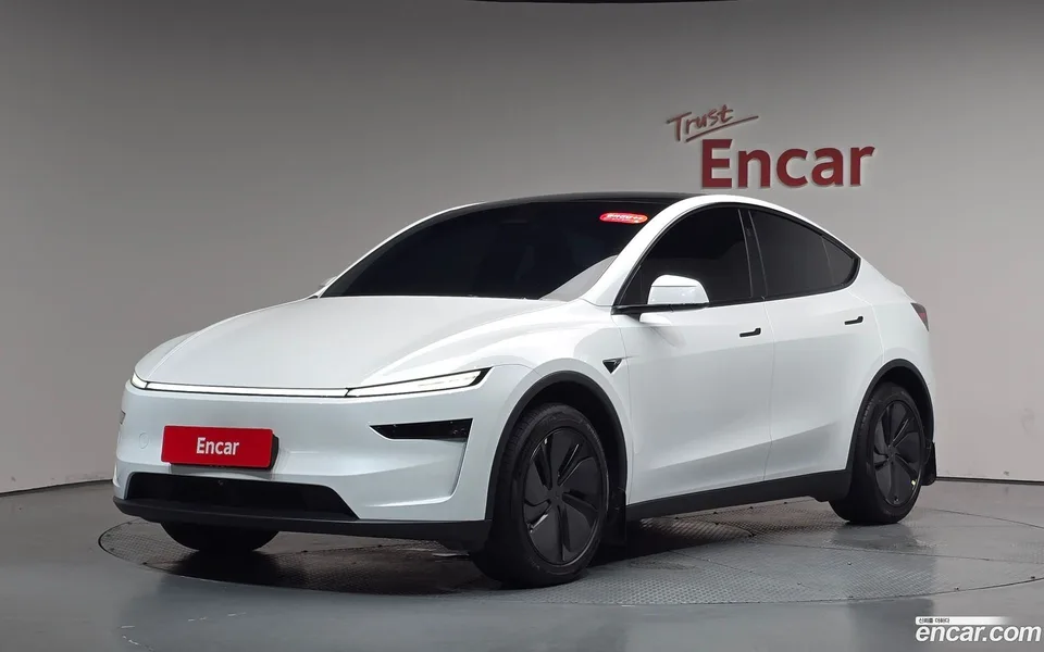 Tesla Model Y 2025