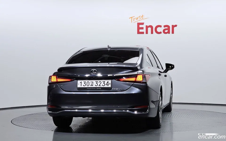 Lexus ES 300h 2023 — миниатюра 4