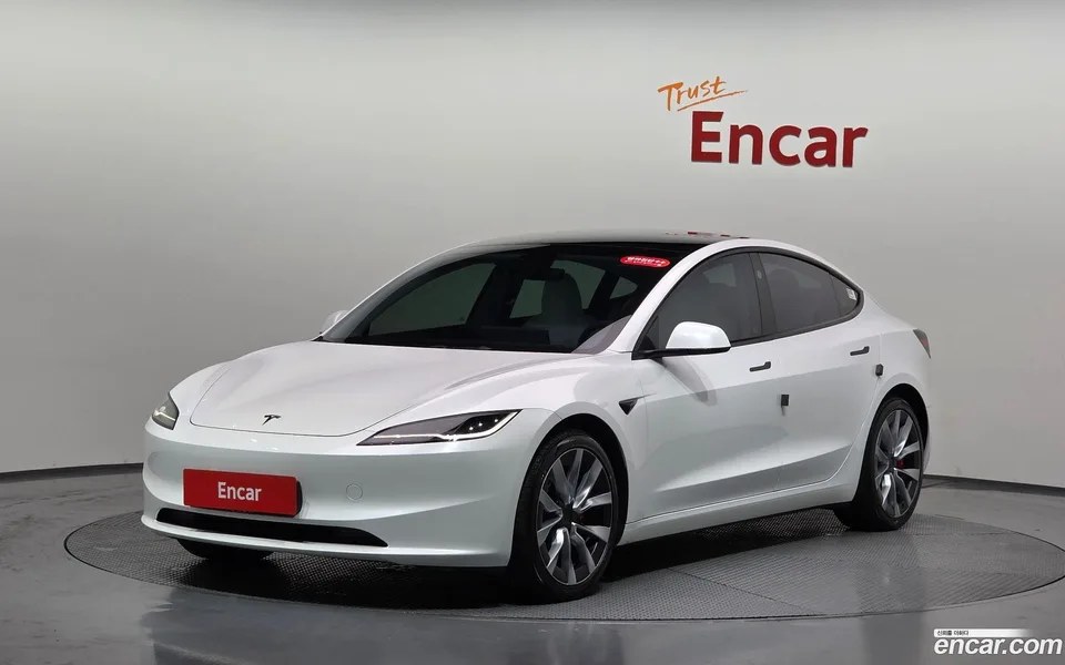 Tesla Model 3 2024
