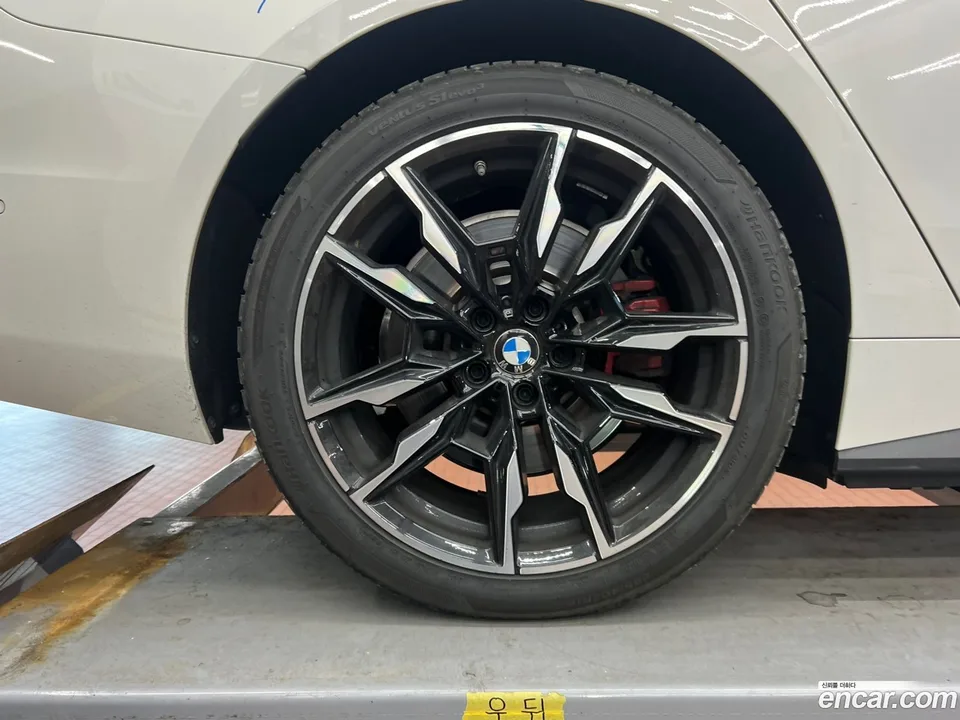 BMW i4 M50 2025 — миниатюра 3