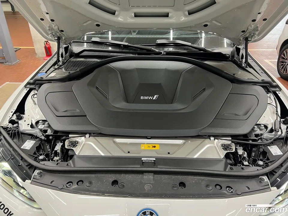BMW i4 M50 2025 — миниатюра 4