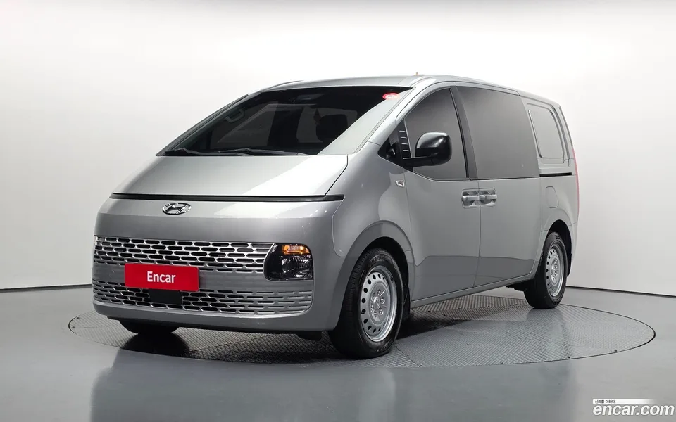 Hyundai Staria 5 2022 — photo 1, buy with delivery to Moscow