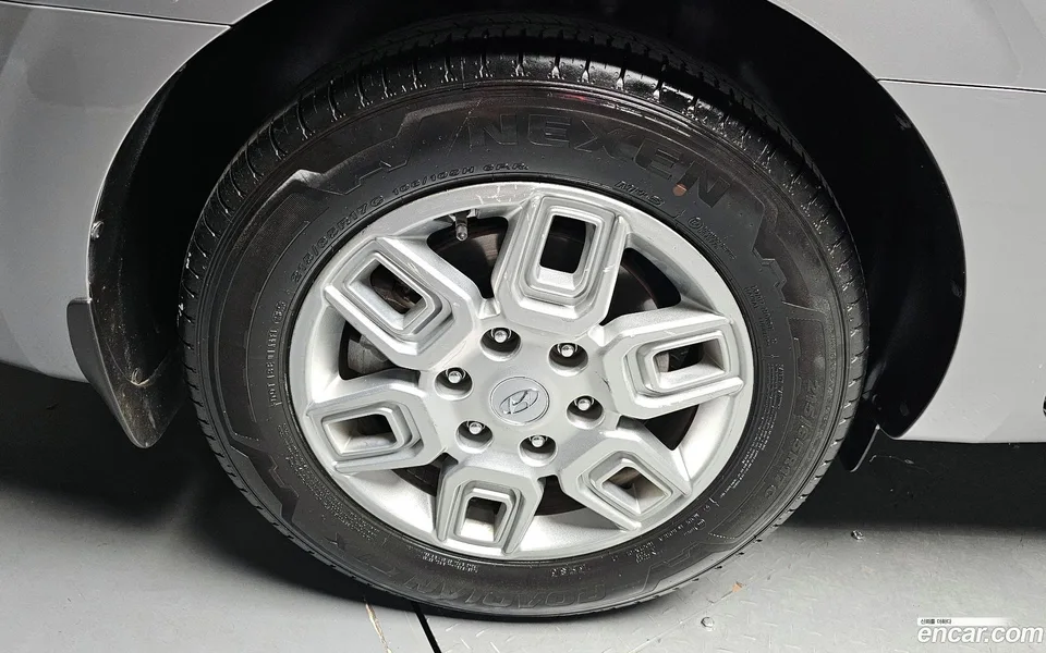 Hyundai Staria 11 2023 — миниатюра 2