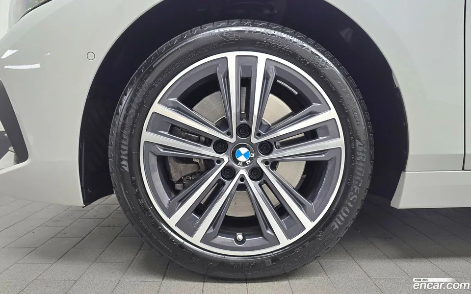 BMW 1 Series 120i 2022 — thumbnail 2