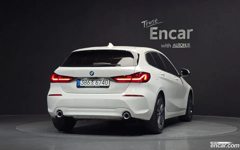 BMW 1 Series 120i 2022 — thumbnail 4