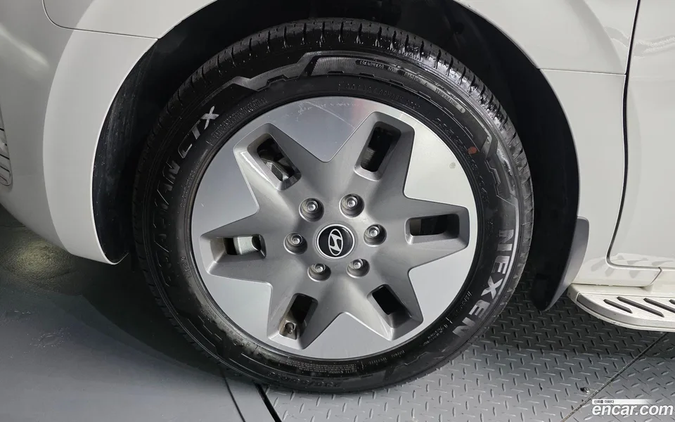 Hyundai Staria L3.5 11 2024 — миниатюра 5