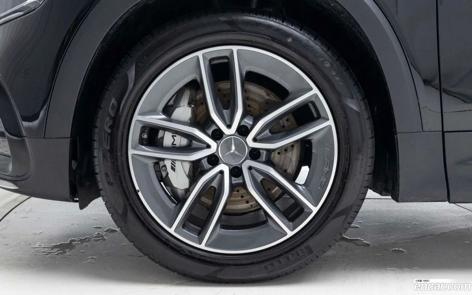 Mercedes-Benz GLB-Class AMG GLB35 4MATIC 2025 — thumbnail 2