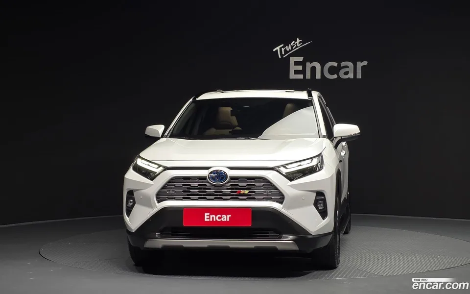 Toyota RAV4 2.5 4WD LTD 2024 — миниатюра 3