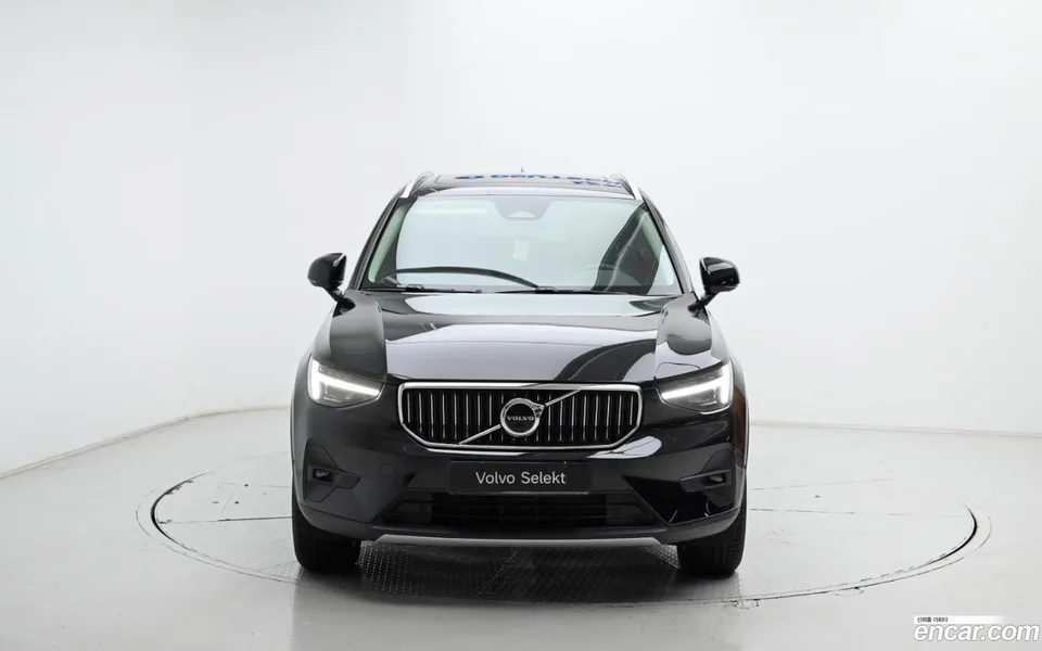 Volvo XC40 B4 2025 — миниатюра 3