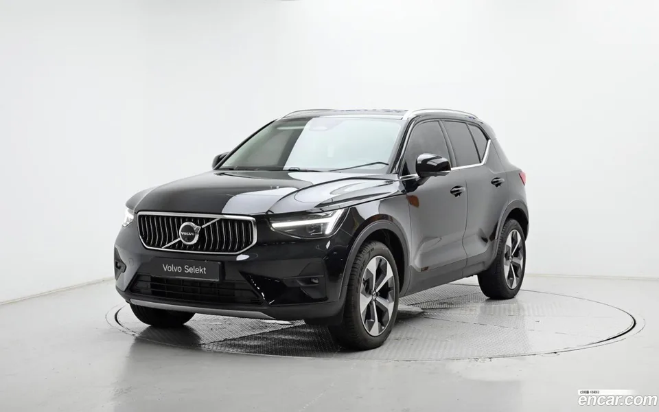 Volvo XC40 2025