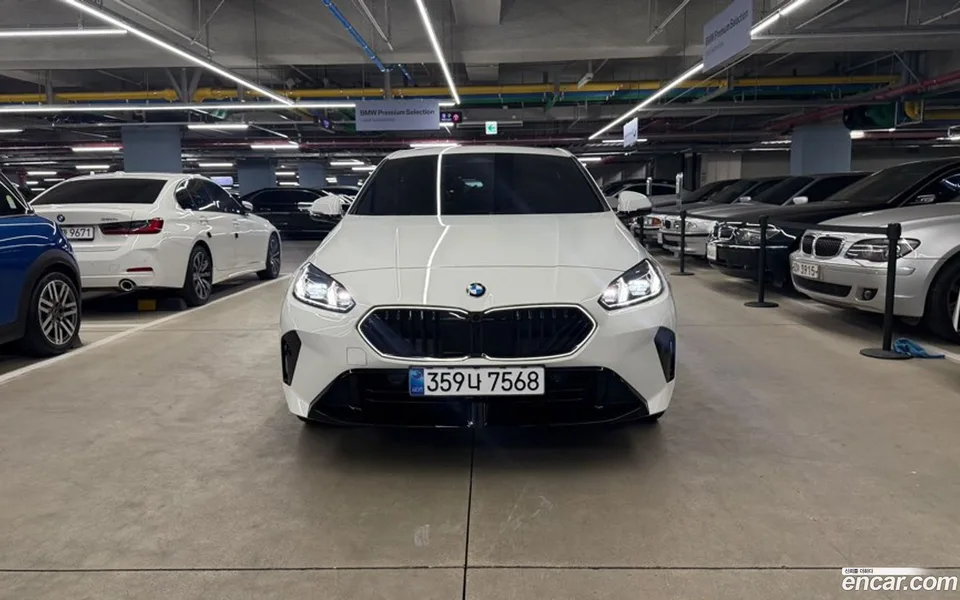 BMW 1 Series 120 M 2025 — thumbnail 3