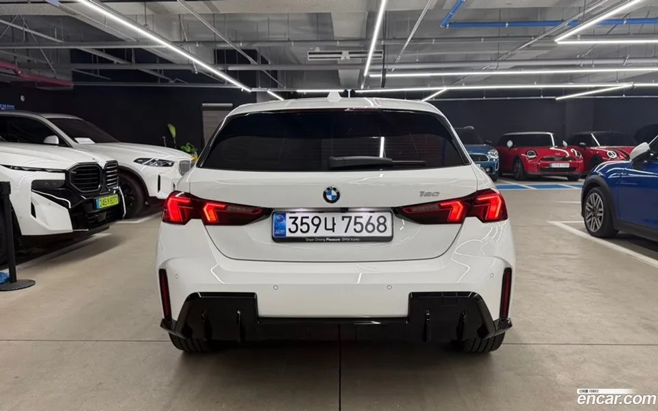 BMW 1 Series 120 M 2025 — thumbnail 4