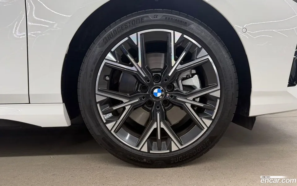 BMW 1 Series 120 M 2025 — thumbnail 5