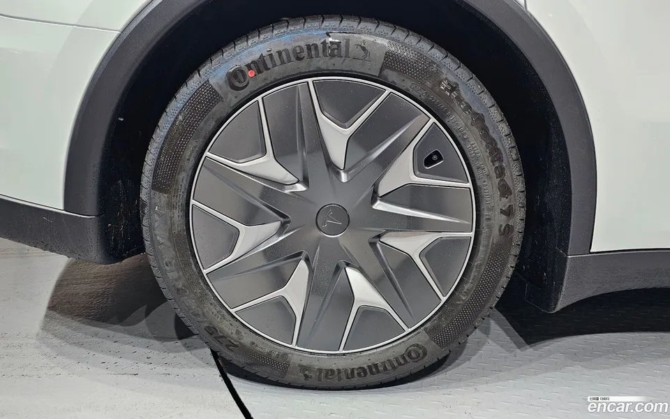 Tesla Model Y L AWD 2026 — миниатюра 2