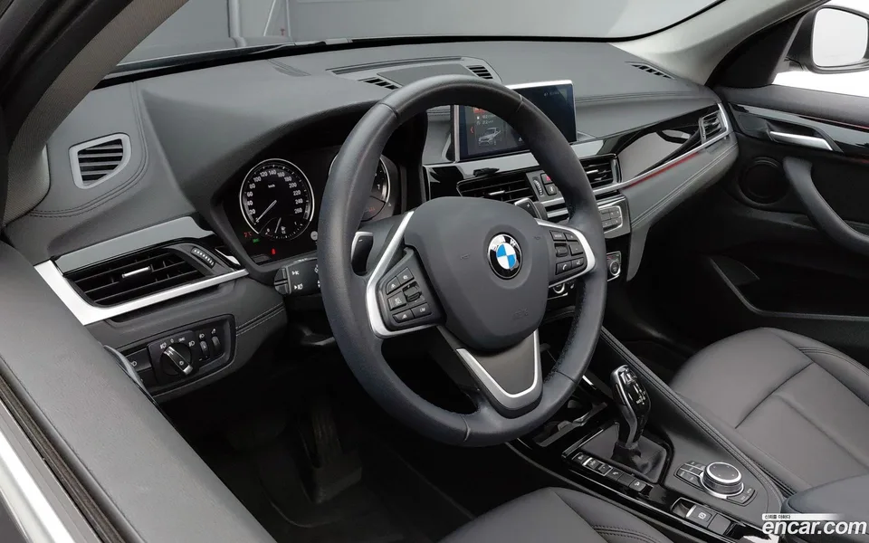 BMW X1 xDrive 20i xLine 2022 — миниатюра 2