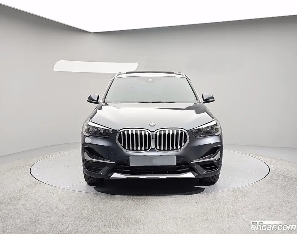 BMW X1 xDrive 20i xLine 2022 — миниатюра 3