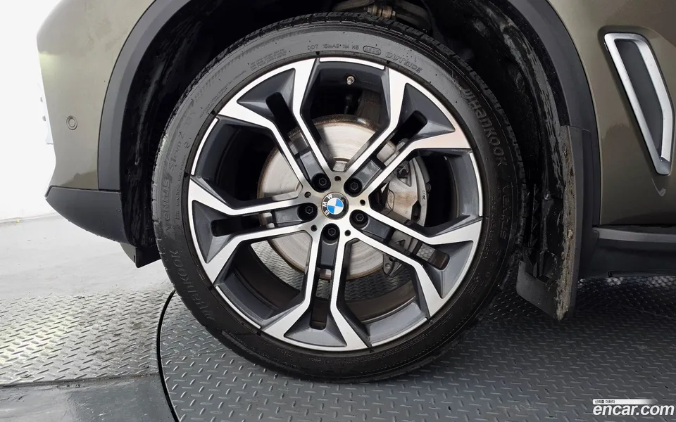 BMW X5 xDrive 30d xLine 2023 — thumbnail 2