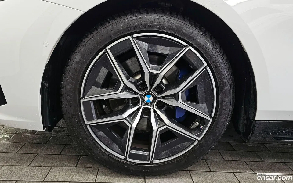 BMW 5 Series 520i M 2025 — миниатюра 2