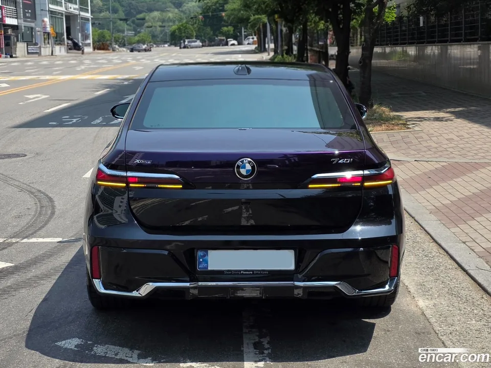 BMW 7 Series 740i xDrive M 2024 — миниатюра 4
