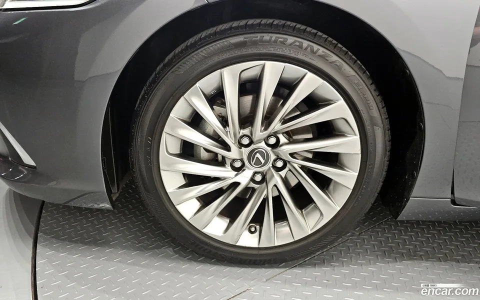 Lexus ES 300h 2023 — миниатюра 2