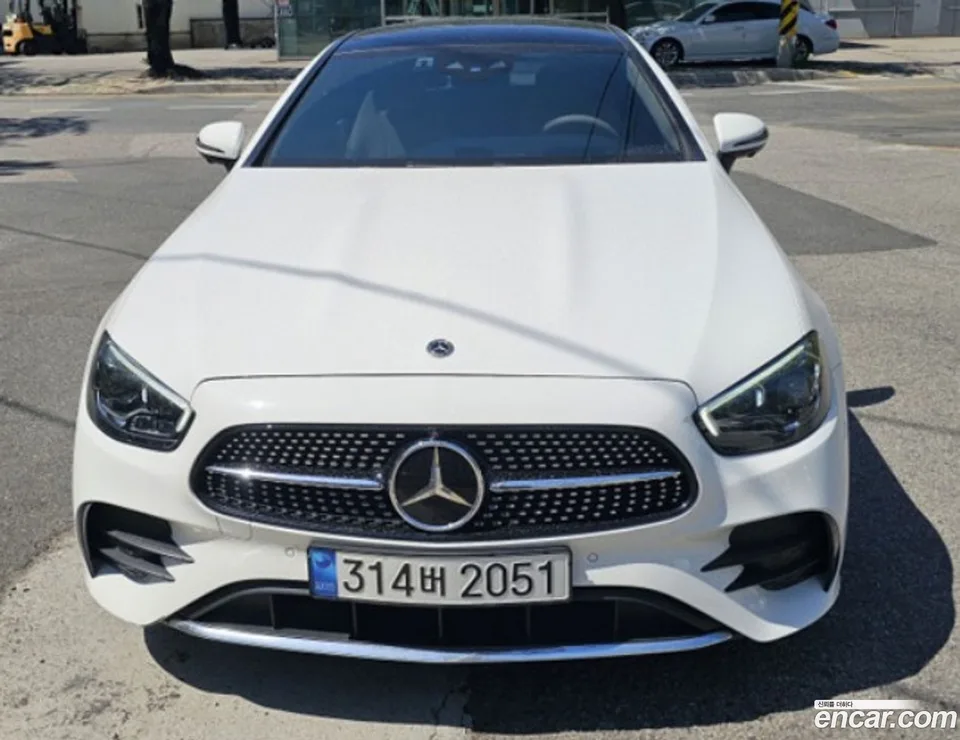 Mercedes-Benz E-Class 2022