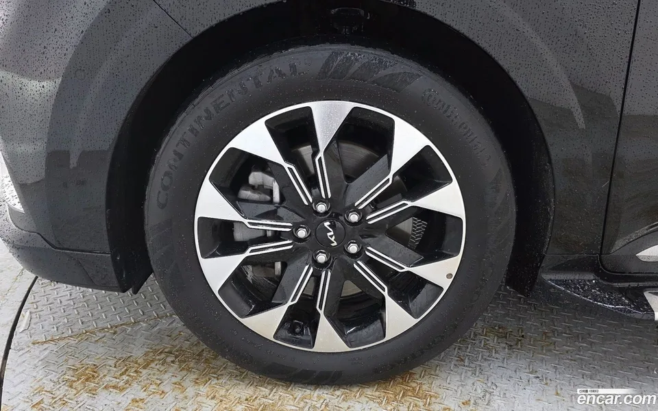 Kia Carnival 9 2023 — thumbnail 2