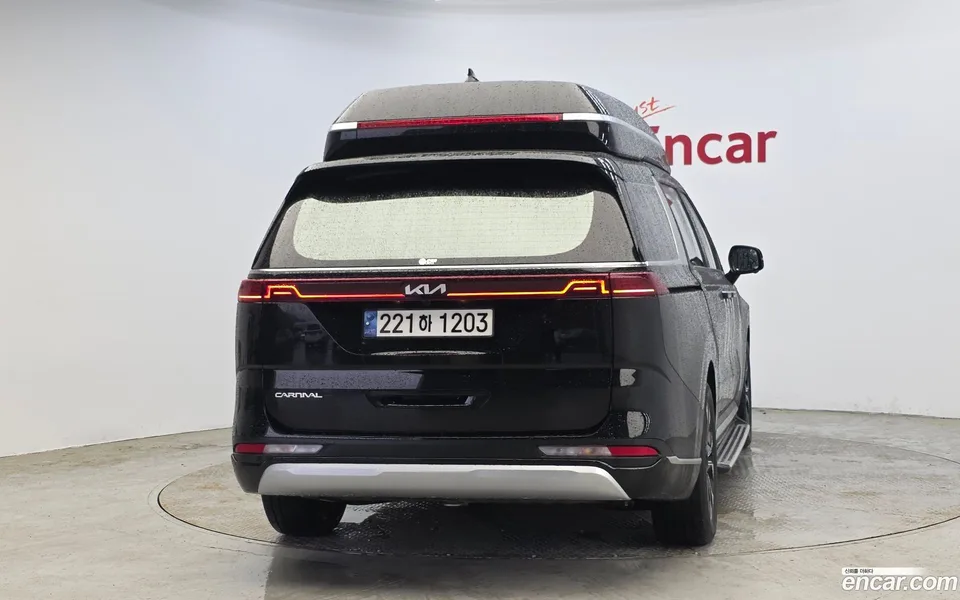 Kia Carnival 9 2023 — thumbnail 4