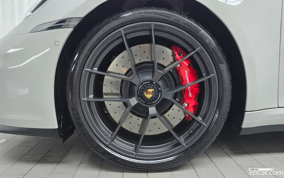 Porsche 911 (992) 4 GTS 2025 — миниатюра 5