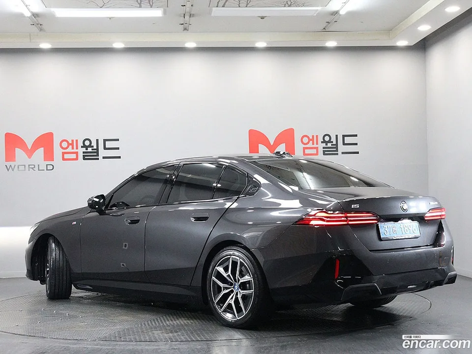 BMW i5 eDrive 40 M 2024 — миниатюра 3