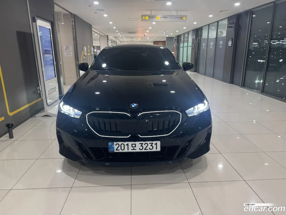 BMW 5 Series 520i 2024 — миниатюра 3