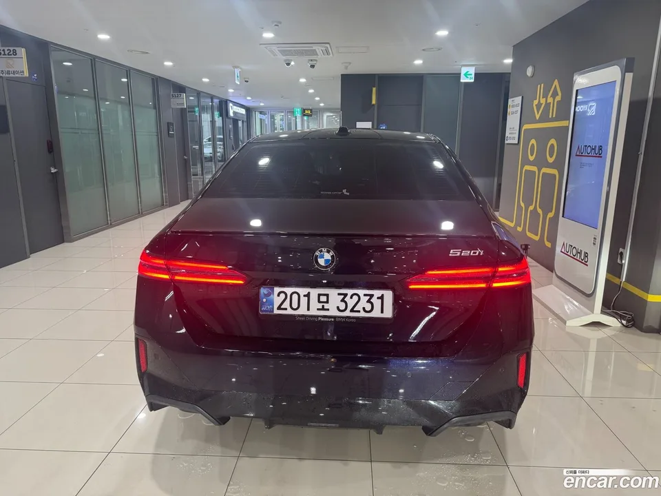 BMW 5 Series 520i 2024 — миниатюра 4