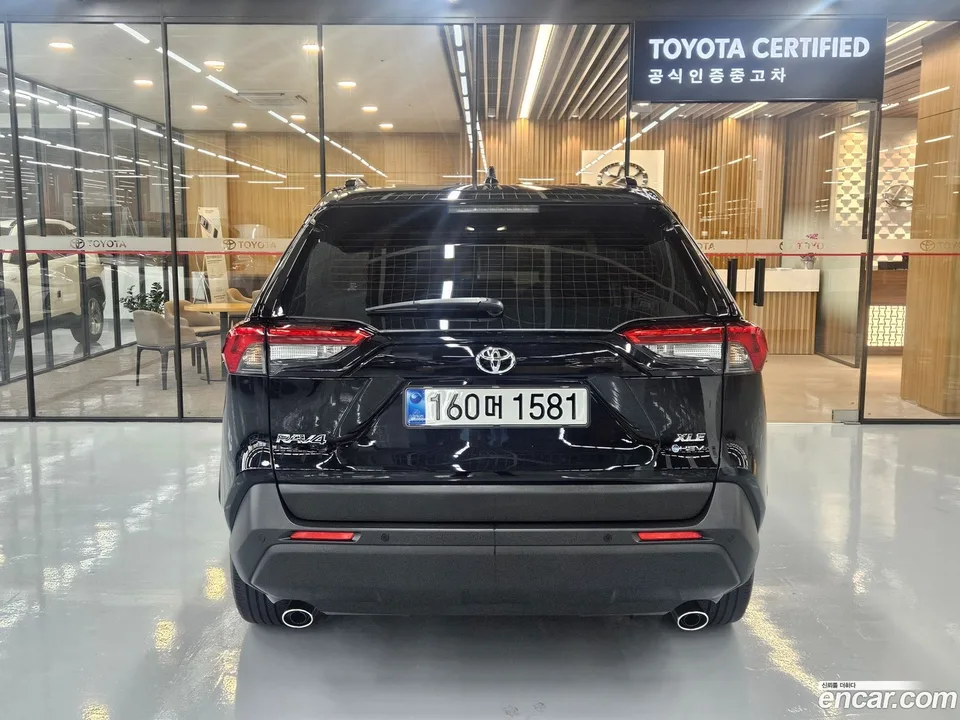 Toyota RAV4 2.5 2WD XLE 2025 — миниатюра 4