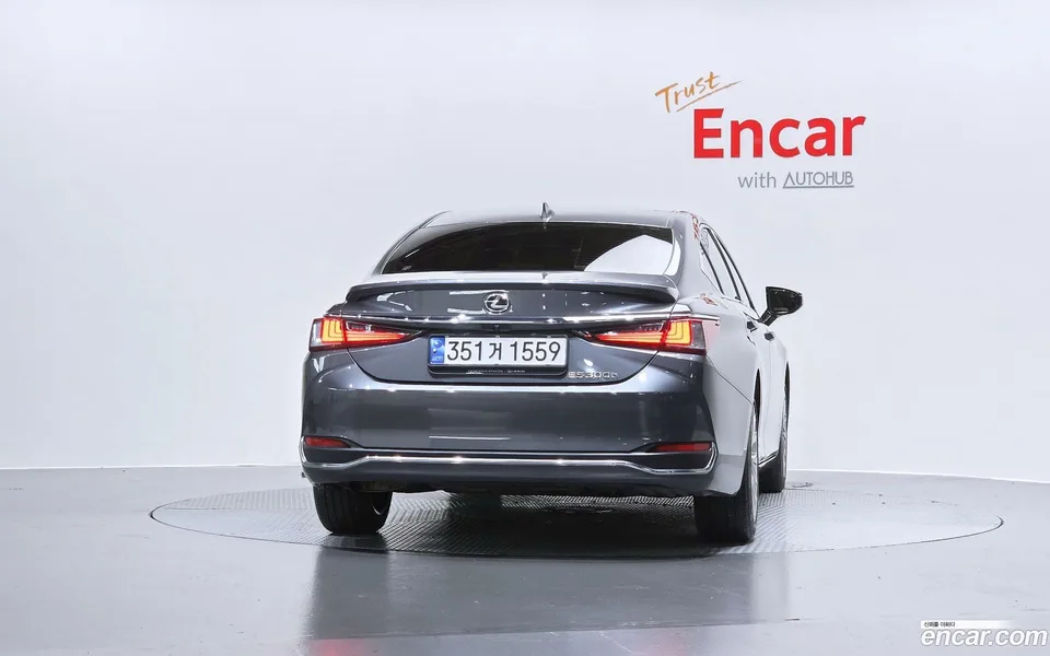 Lexus ES 300h 2023 — миниатюра 4