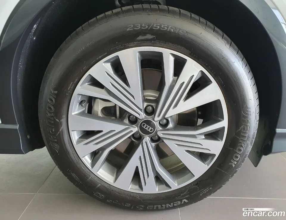 Audi Q4 e-tron 45 2025 — миниатюра 2