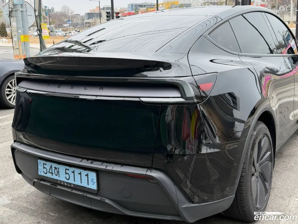 Tesla Model Y RWD 2025 — миниатюра 5