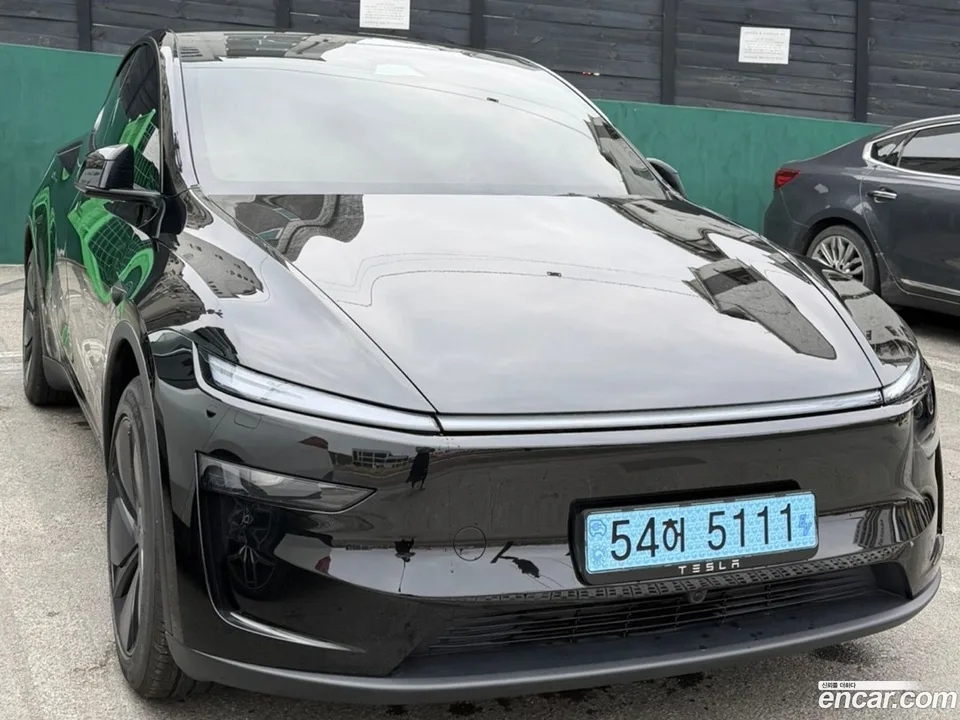 Tesla Model Y 2025