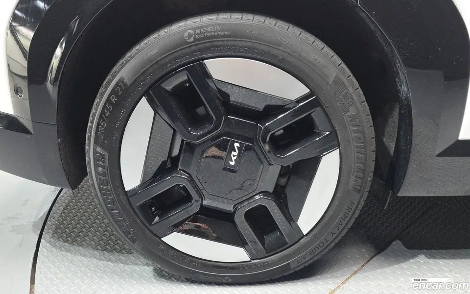 Kia EV9 4WD 2023 — миниатюра 2