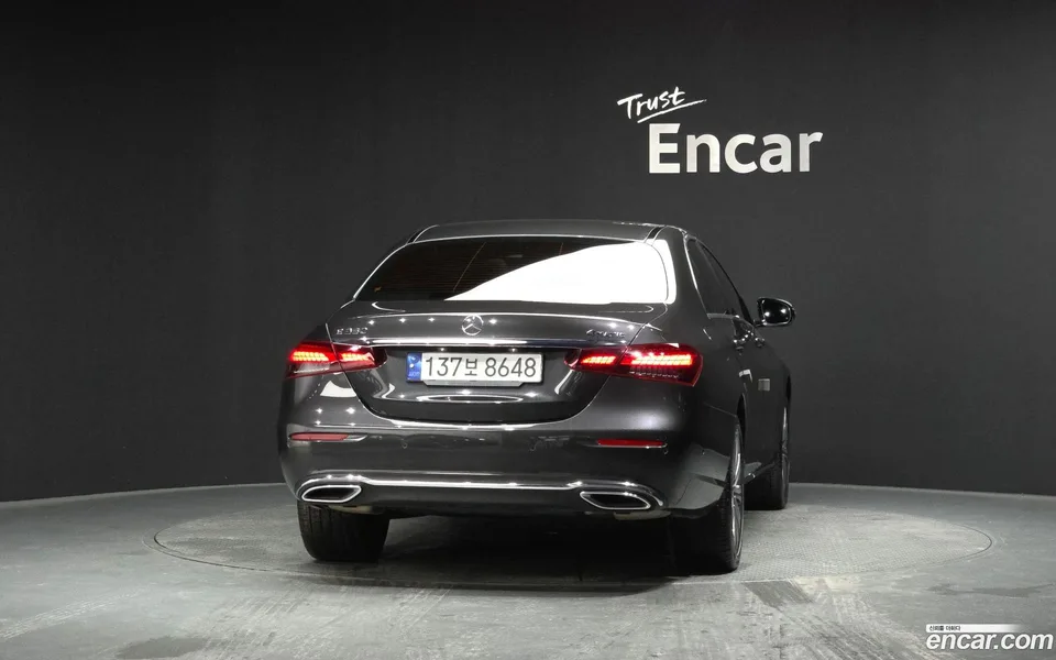 Mercedes-Benz E-Class E350 4MATIC 2023 — миниатюра 4