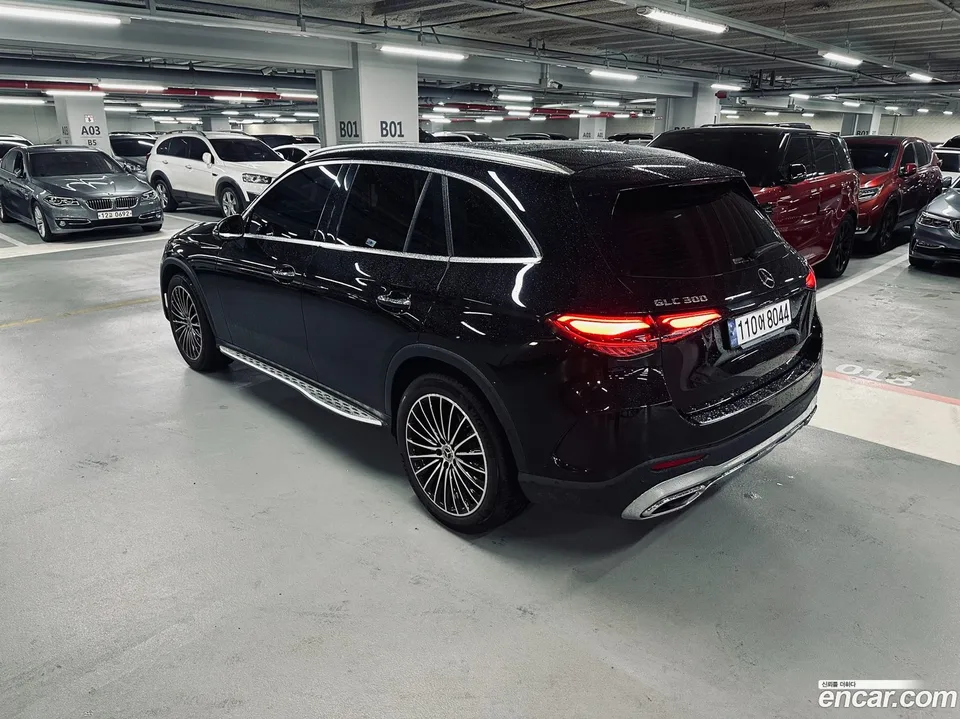 Mercedes-Benz GLC-Class GLC300 4MATIC AMG Line 2023 — миниатюра 3