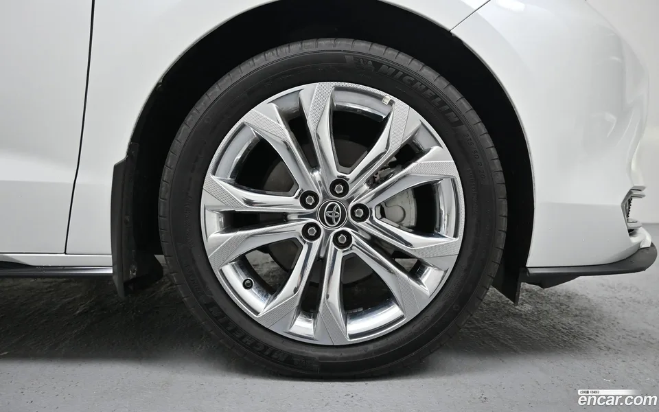Toyota Sienna 2.5 2WD 2023 — миниатюра 2