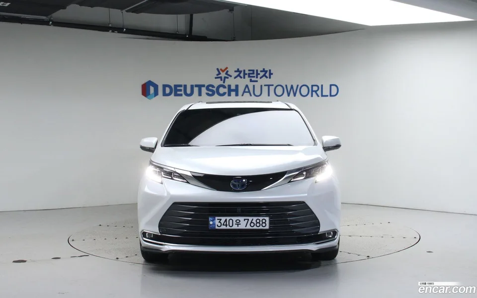 Toyota Sienna 2.5 2WD 2023 — миниатюра 3