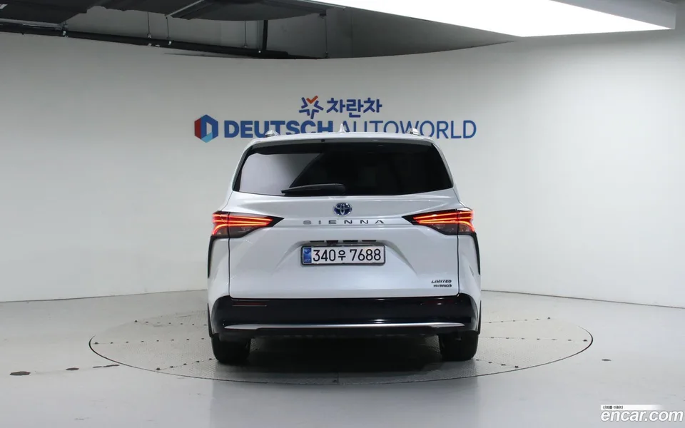 Toyota Sienna 2.5 2WD 2023 — миниатюра 4