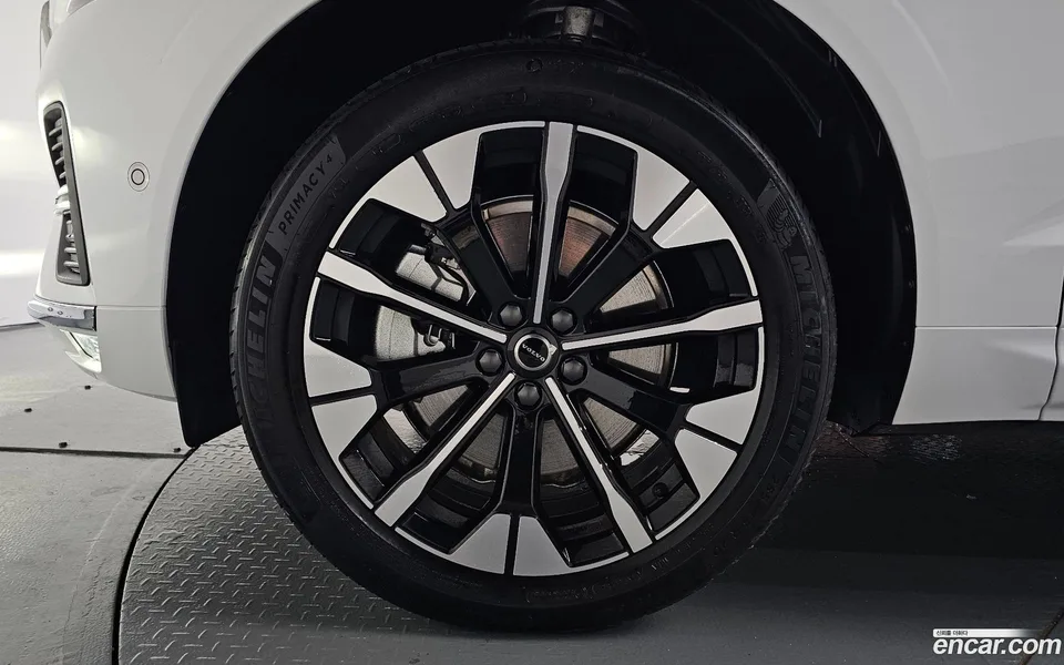 Volvo XC60 B5 2025 — thumbnail 2