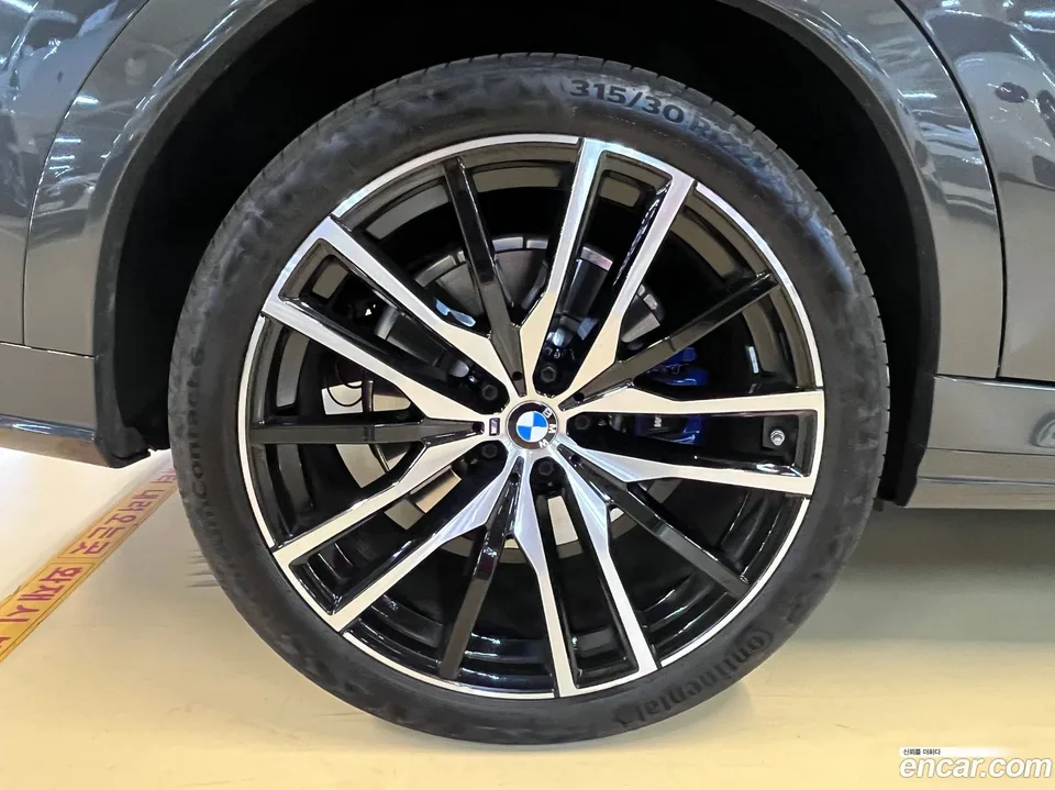 BMW X6 xDrive40d M 2023 — миниатюра 2