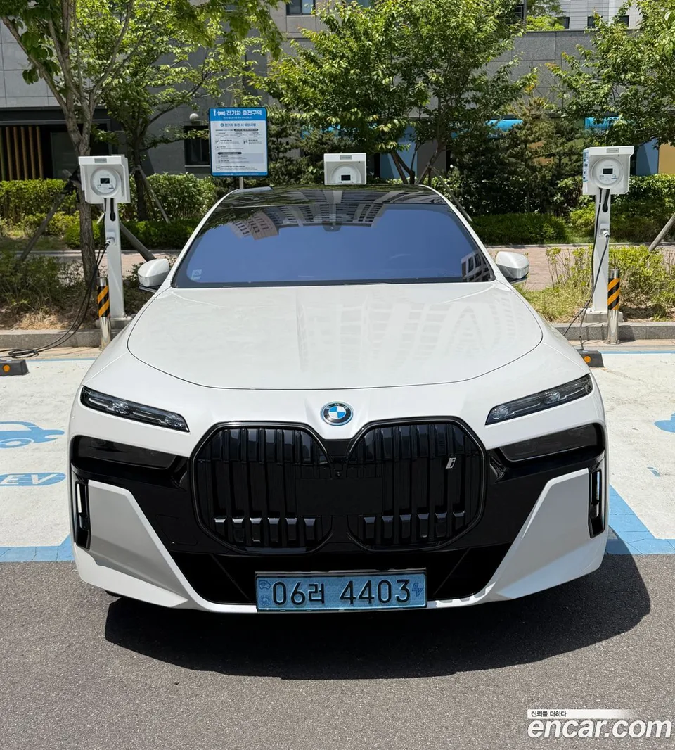 BMW i7 2024