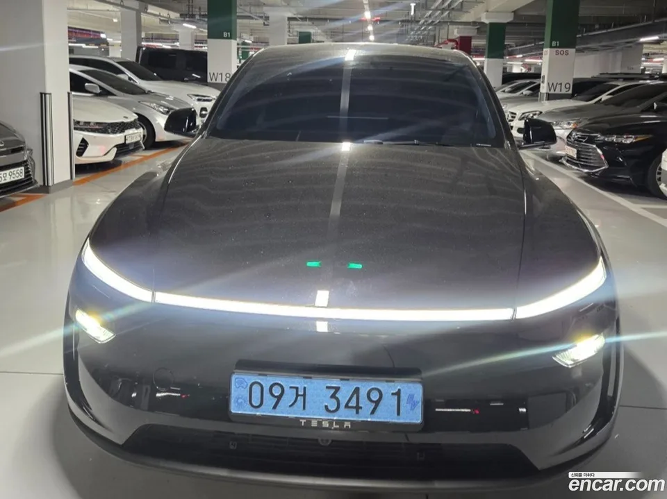 Tesla Model Y AWD 2025 — миниатюра 3