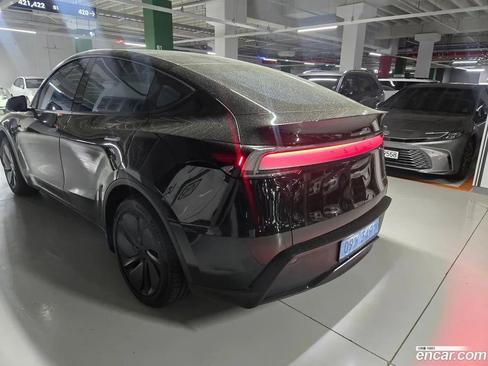 Tesla Model Y AWD 2025 — миниатюра 4